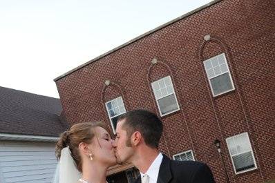 Couple kiss