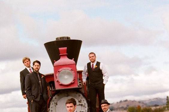Groomsmen by the Steam TrainPhotography by: Barbara Alessandra Photography