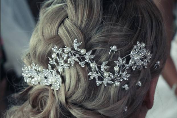 The bride's headpiece