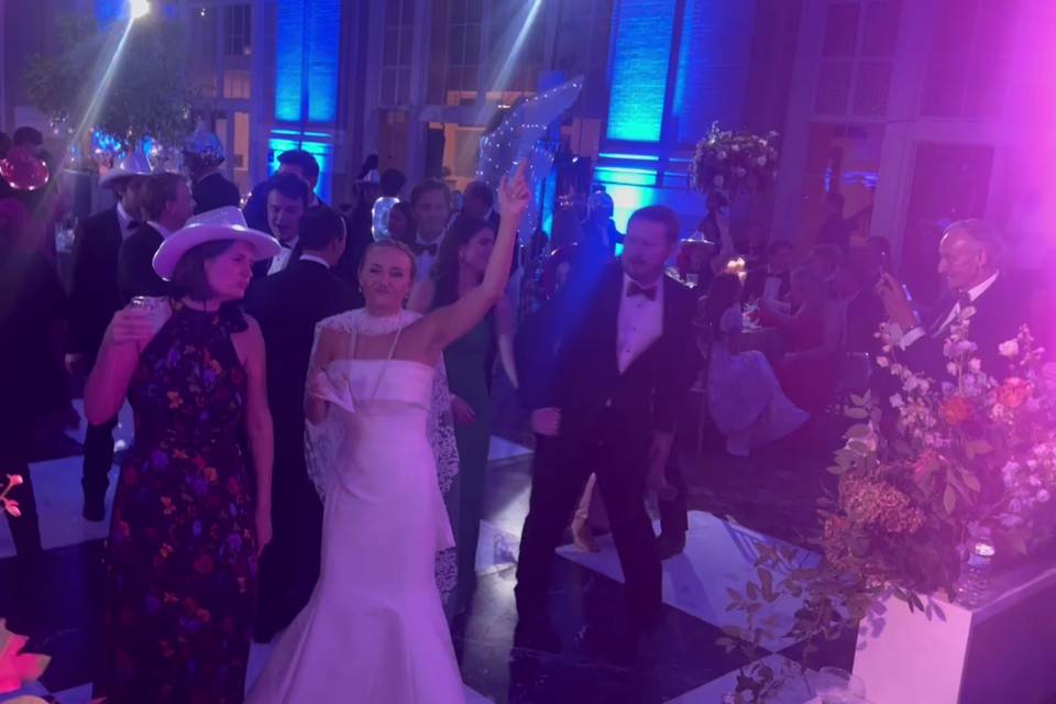 Happy Bride, Fun Party!