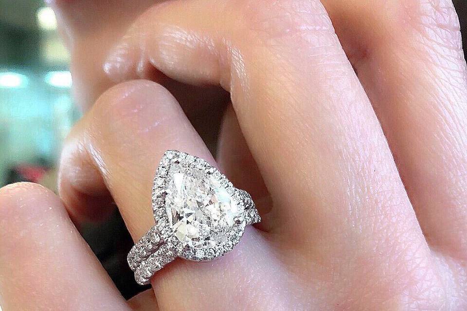 Pear shaped diamond