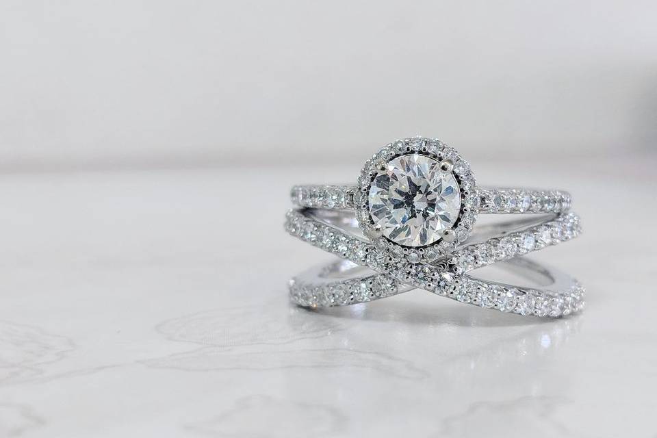 Custom diamond wedding ring