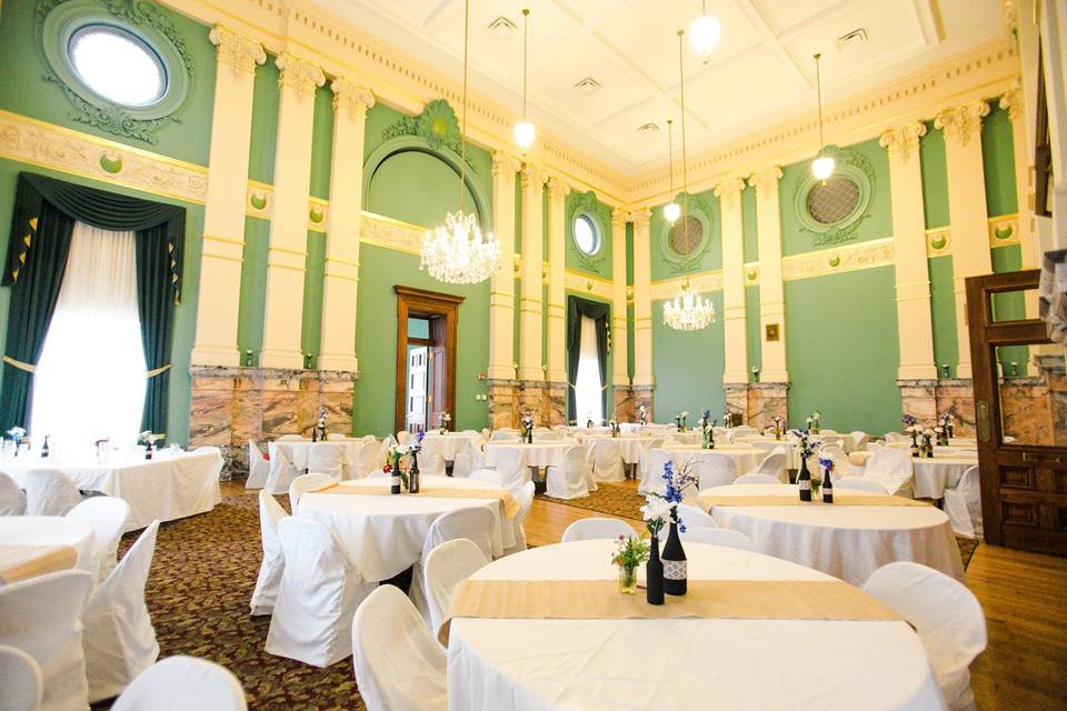 Photography: Rachel Mathew Photography Venue: Old Vanderburgh County CourthousePlanner: City Social