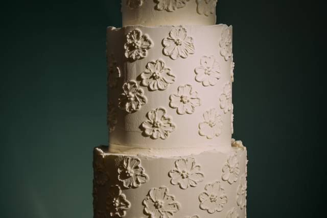 Classic tiered wedding cake
