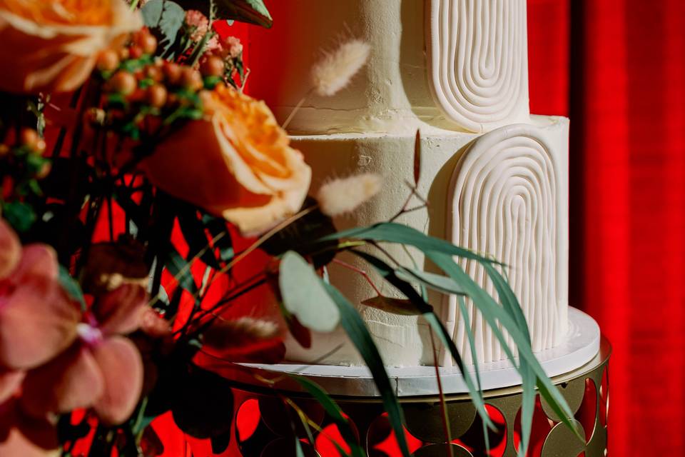 Art deco tiered white cake