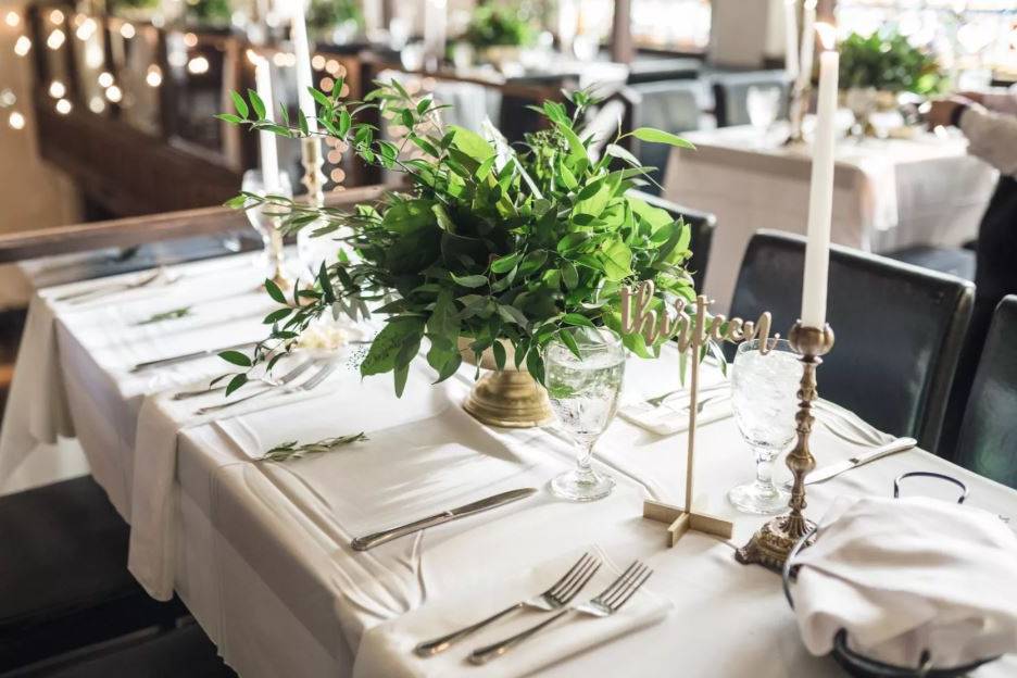 Crisp table set up