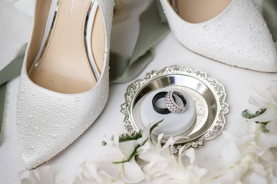 Bridal shoes and rings