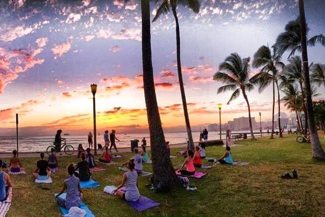 beach yoga in waikiki hawaii