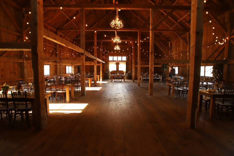 A bright barn wedding