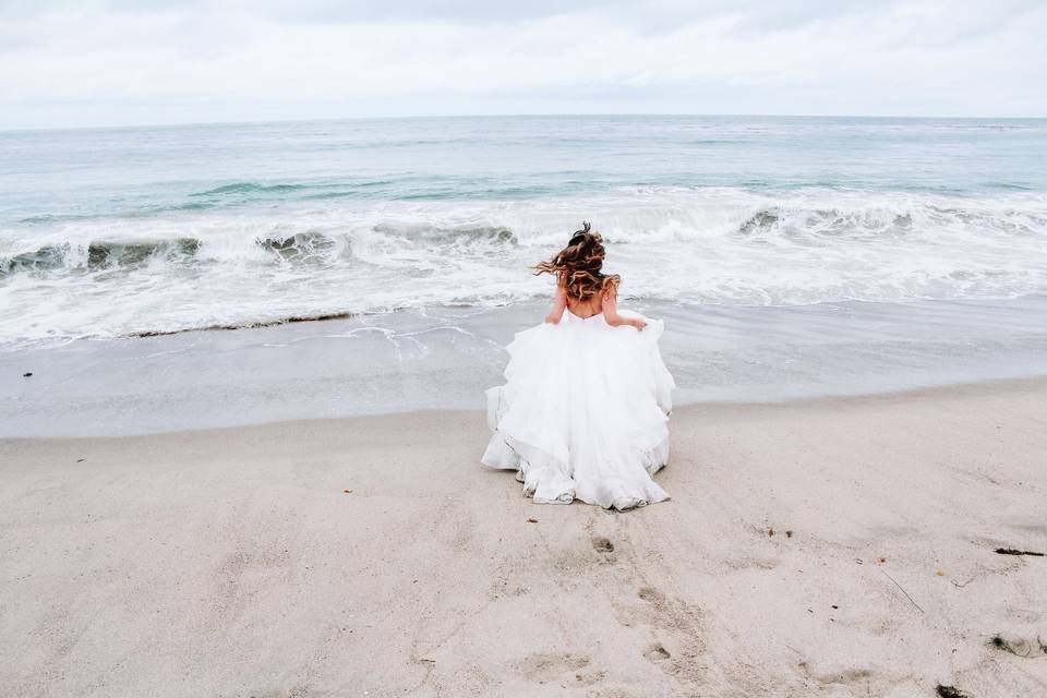 Trash-the-dress photo