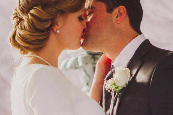 Couple kiss