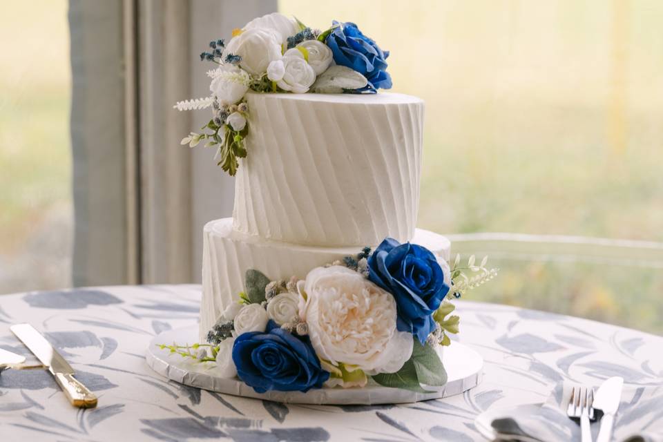 Back yard wedding cake