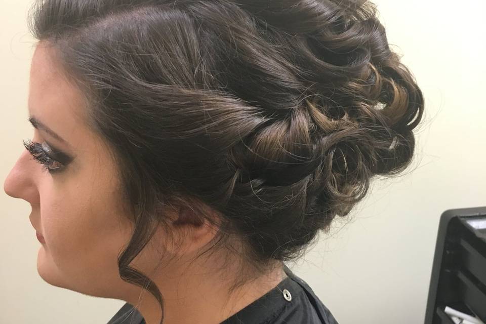 Bridesmaid upstyle