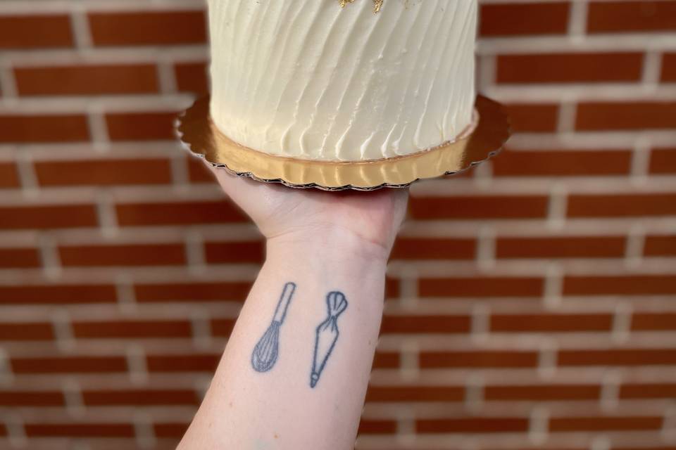 Textured cutting cake