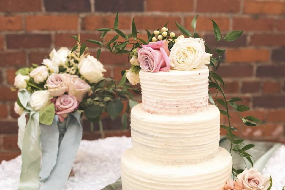 Simple, textured wedding cake