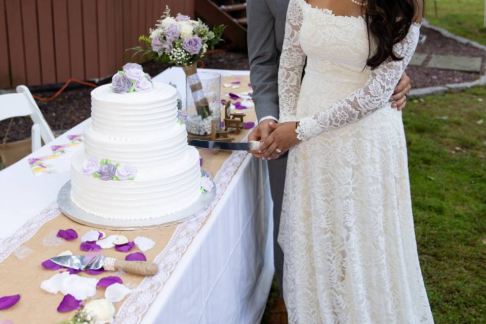 Mr & Mrs Bailey Cake cut