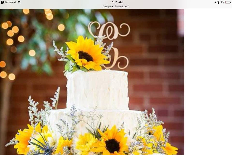 Cake with sunflower decor