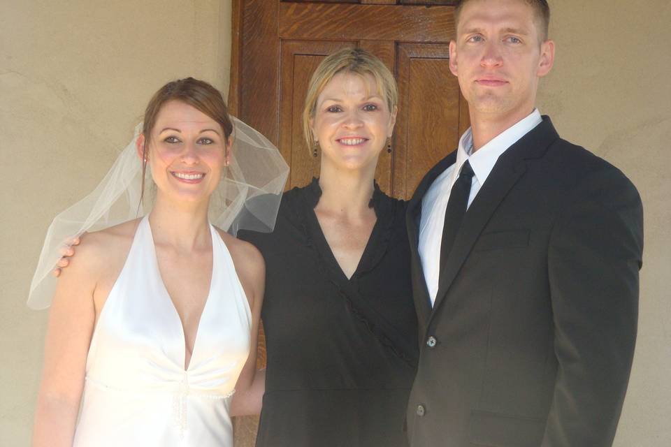 Group photo with the officiant