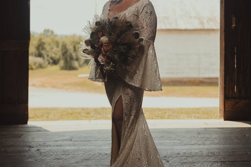 Bride solo Historic Round Barn