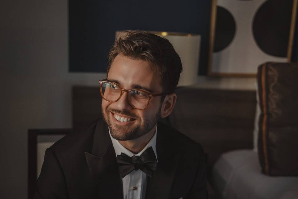 Groom solo