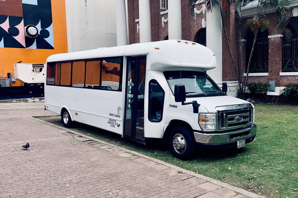 Mid size bus 25 seats