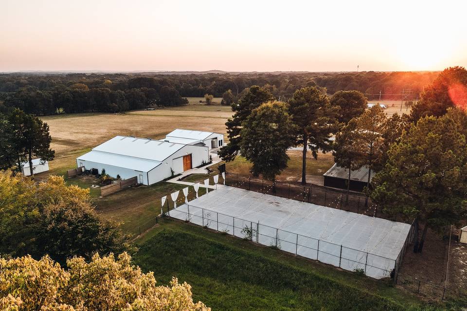 Large venue, outdoor courtyard