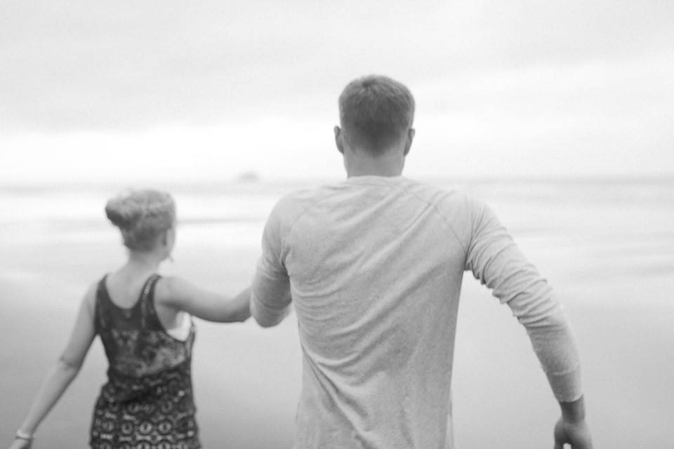 Engagement session of beautiful couple Lauren and Brian Allen in Hug Point Beach, Oregon | Daria Ratiff photography of Katy, TX. Daria Ratliff provides wedding, engagement and portrait photography in West Houston, Katy, Fulshear, Cinco Ranch areas.