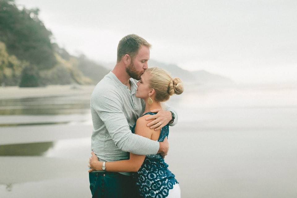Engagement session of beautiful couple Lauren and Brian Allen in Hug Point Beach, Oregon | Daria Ratiff photography of Katy, TX. Daria Ratliff provides wedding, engagement and portrait photography in West Houston, Katy, Fulshear, Cinco Ranch areas.