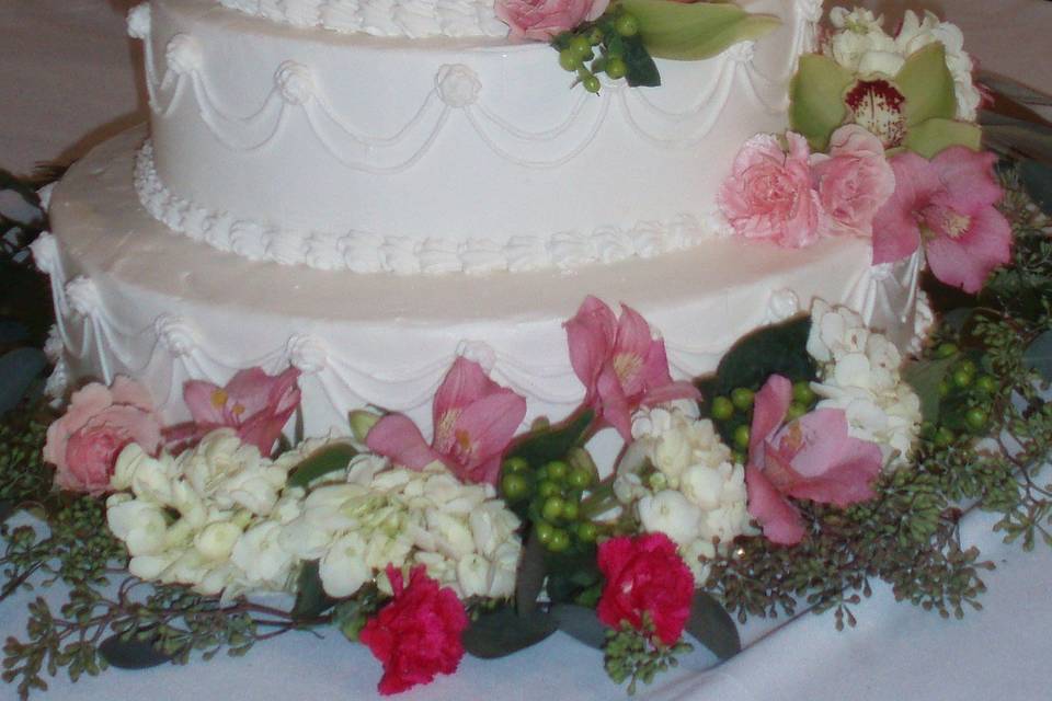 4-tier wedding cake with cascading flowers