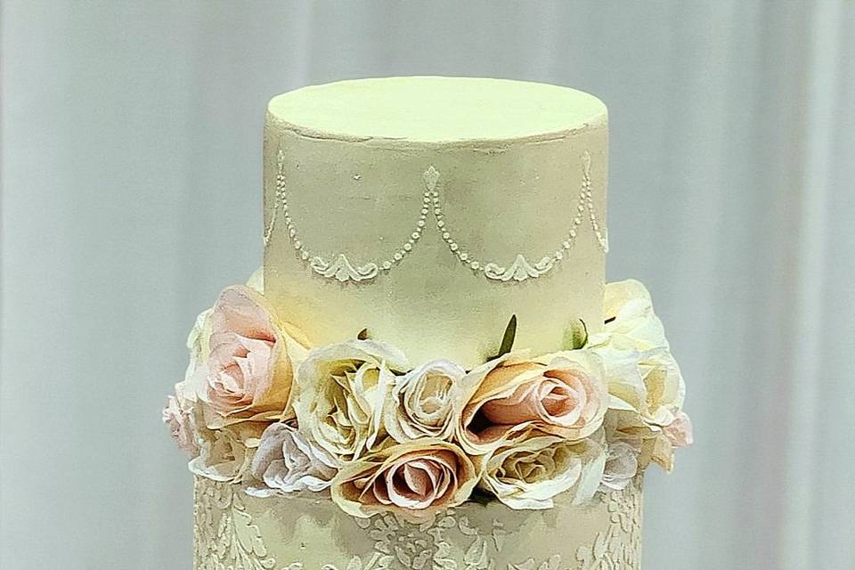 Buttercream stencil and roses