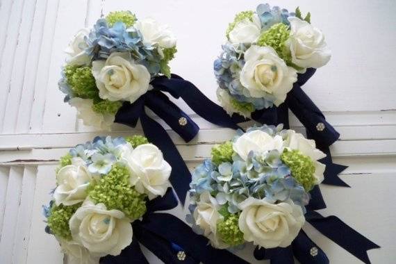 Classic bridal bouquet set made of cream/white realtouch roses wrapped in navy blue satin.