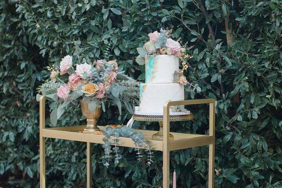 Charming Cake Cart