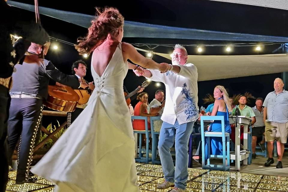 Iluminated dance floor option
