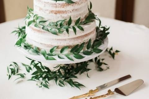 Naked Cake Greenery