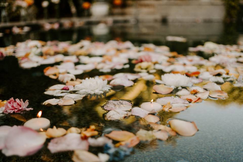 Pool flowers