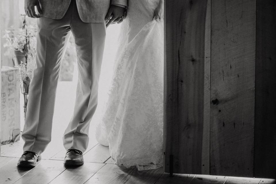 Bride and Groom peeking in