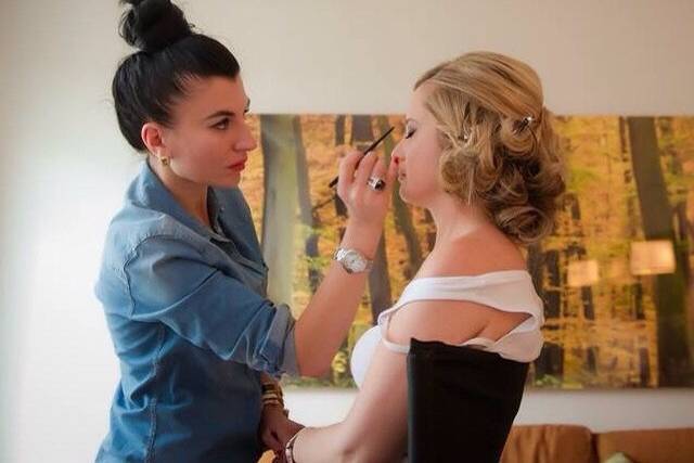 Glamming the beautiful bride