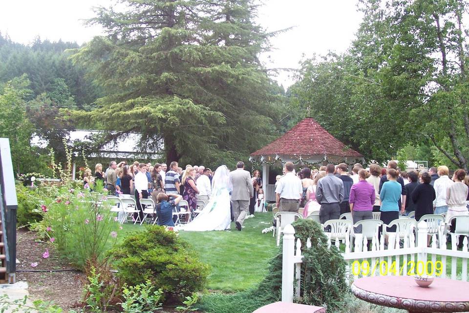 Gazebo yard with ceremony for 200