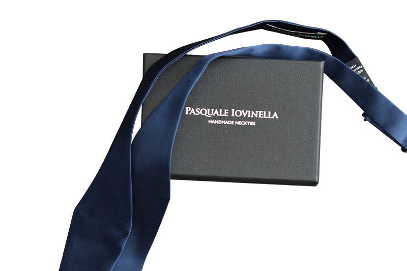 Dark blue bowtie