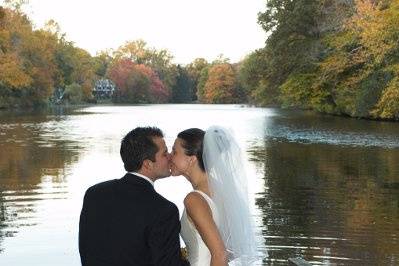 B&G kissing at the lake