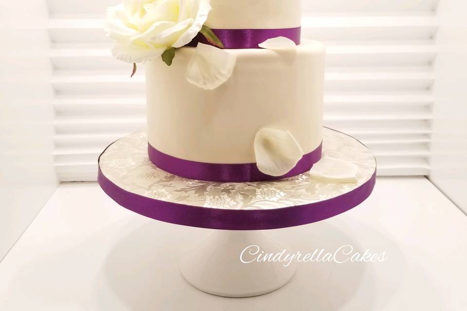2 tier fondant wedding cake