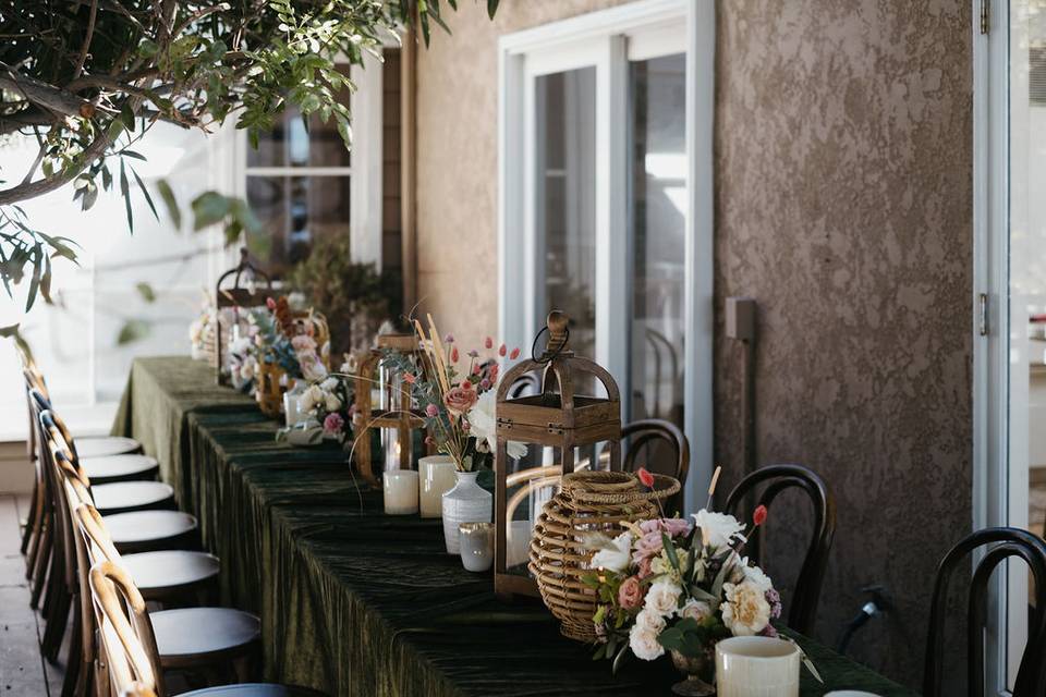 Coastal dinner table design