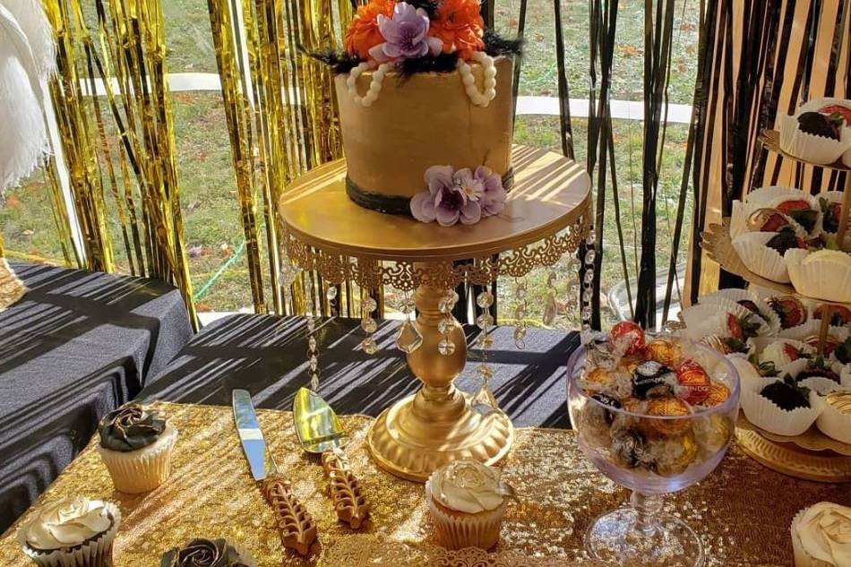 Centerpiece cake