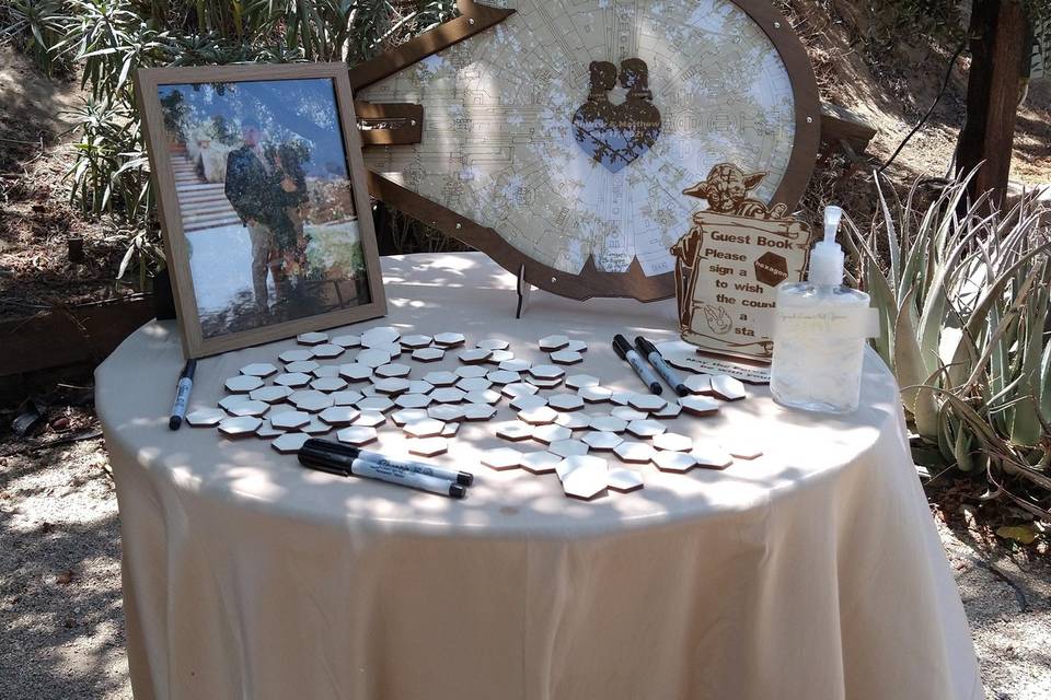 Signing wishes table