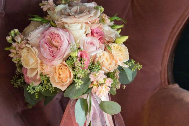 Blush and pink bridal bouquet
