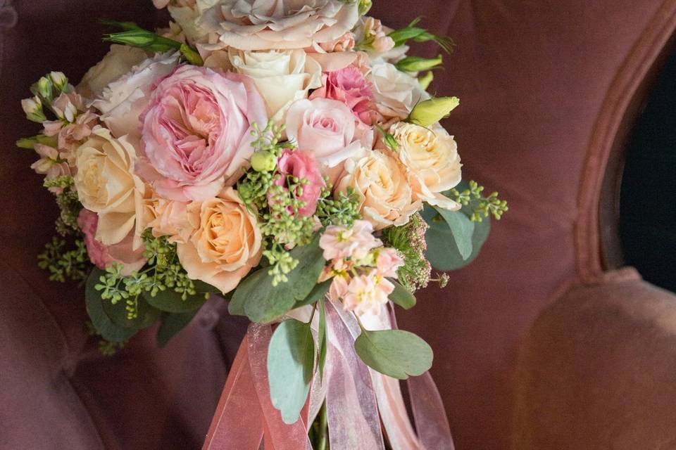Blush and pink bridal bouquet