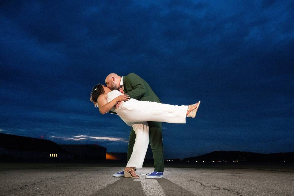 Kissing on the Taxiway