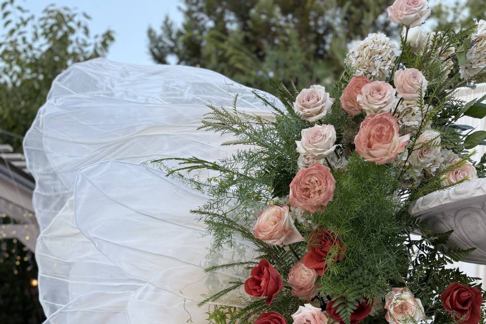 Blush and burgundy roses with