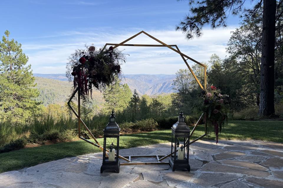 Geometric gold wedding arch wi