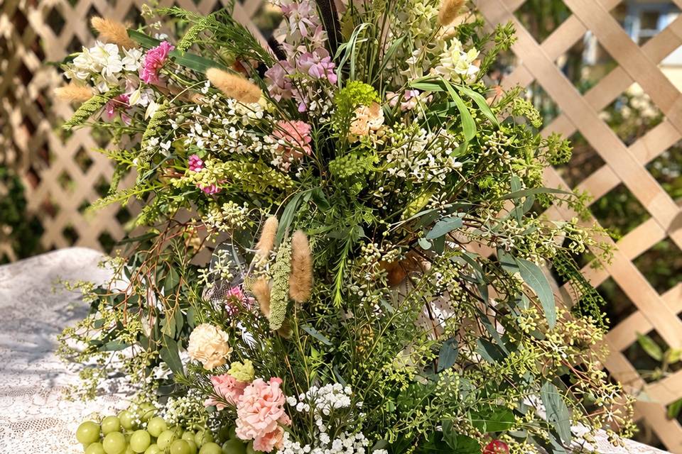 Garden-inspired table arrangem